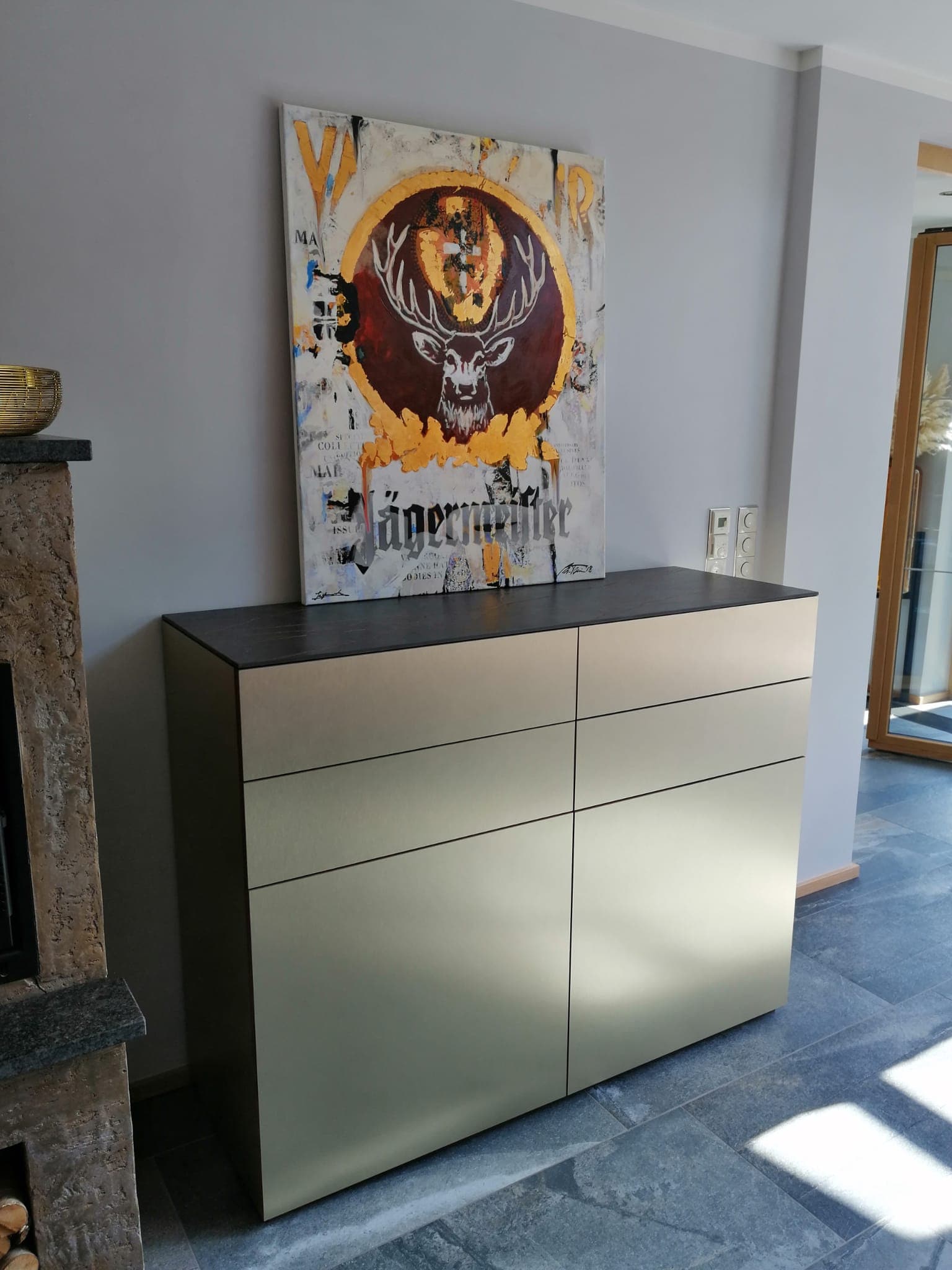 Hochwertiges Sideboard mit Goldfinish und Nussbaum, gefertigt von Lauer-Seele